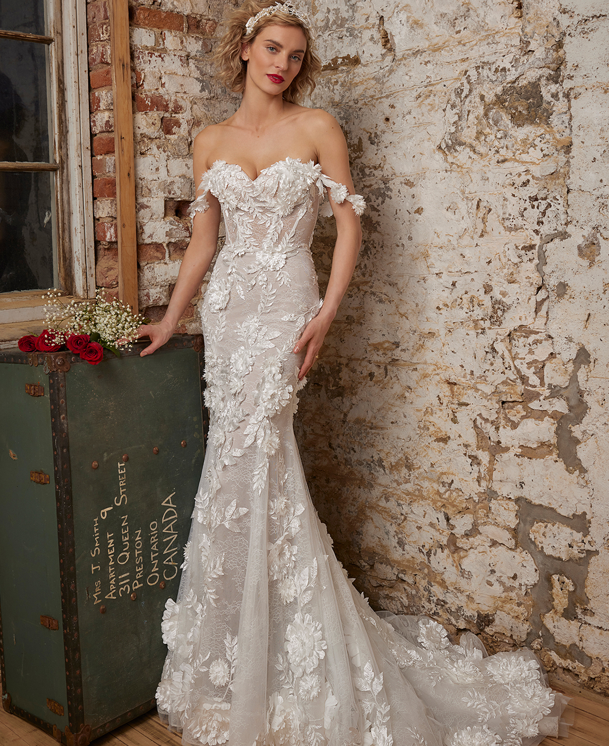 Sexy Mermaid Wedding Dress with Detachable Sleeves and 3D Lace